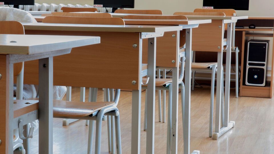 Руководители нескольких городов с помощью АГУ противодействуют школьной реформе, заявил Воропаев