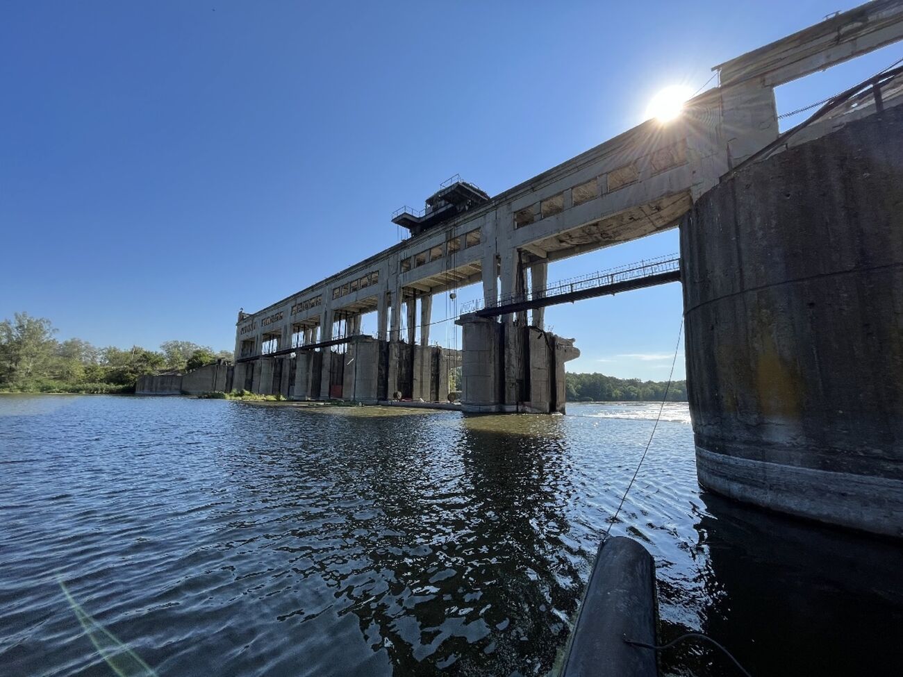 23 марта на восстановленную плотину канала Северский Донец – Донбасс армия РФ сбросила две авиабомбы