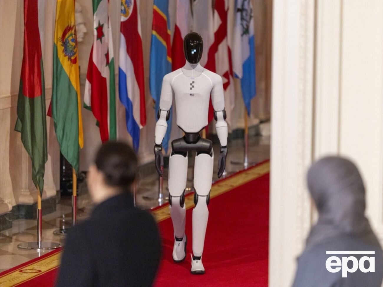 Гуманоїд привітав гостей 11 мовами