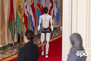 Гуманоїд привітав гостей 11 мовами