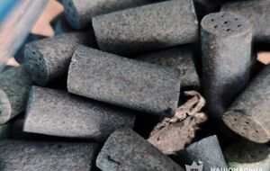 За словами 70-річного чоловіка, він знайшов пресований артилерійський порох на сміттєзвалищі