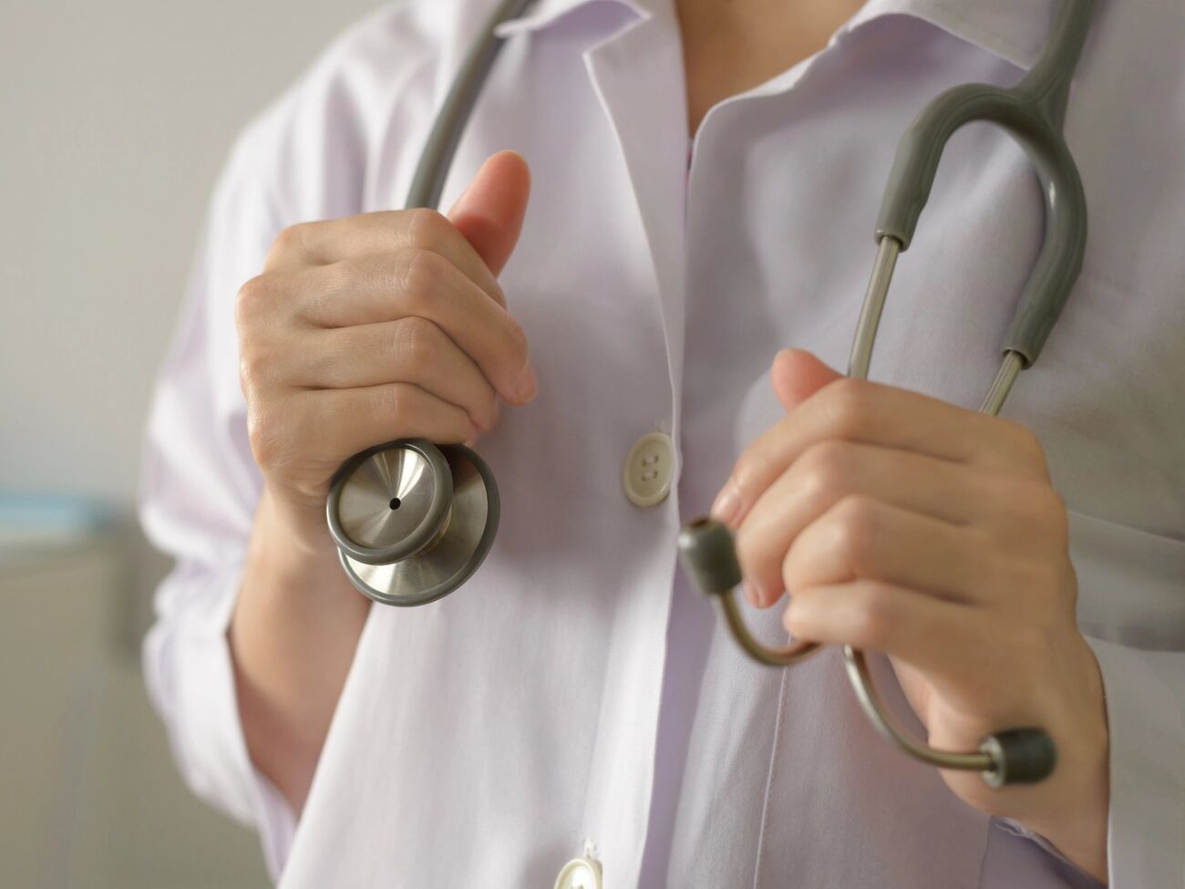 Пацієнт прибув в Італію з-за меж континенту й зараз перебуває в лікарні