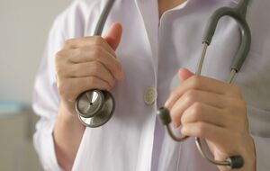 Пацієнт прибув в Італію з-за меж континенту й зараз перебуває в лікарні