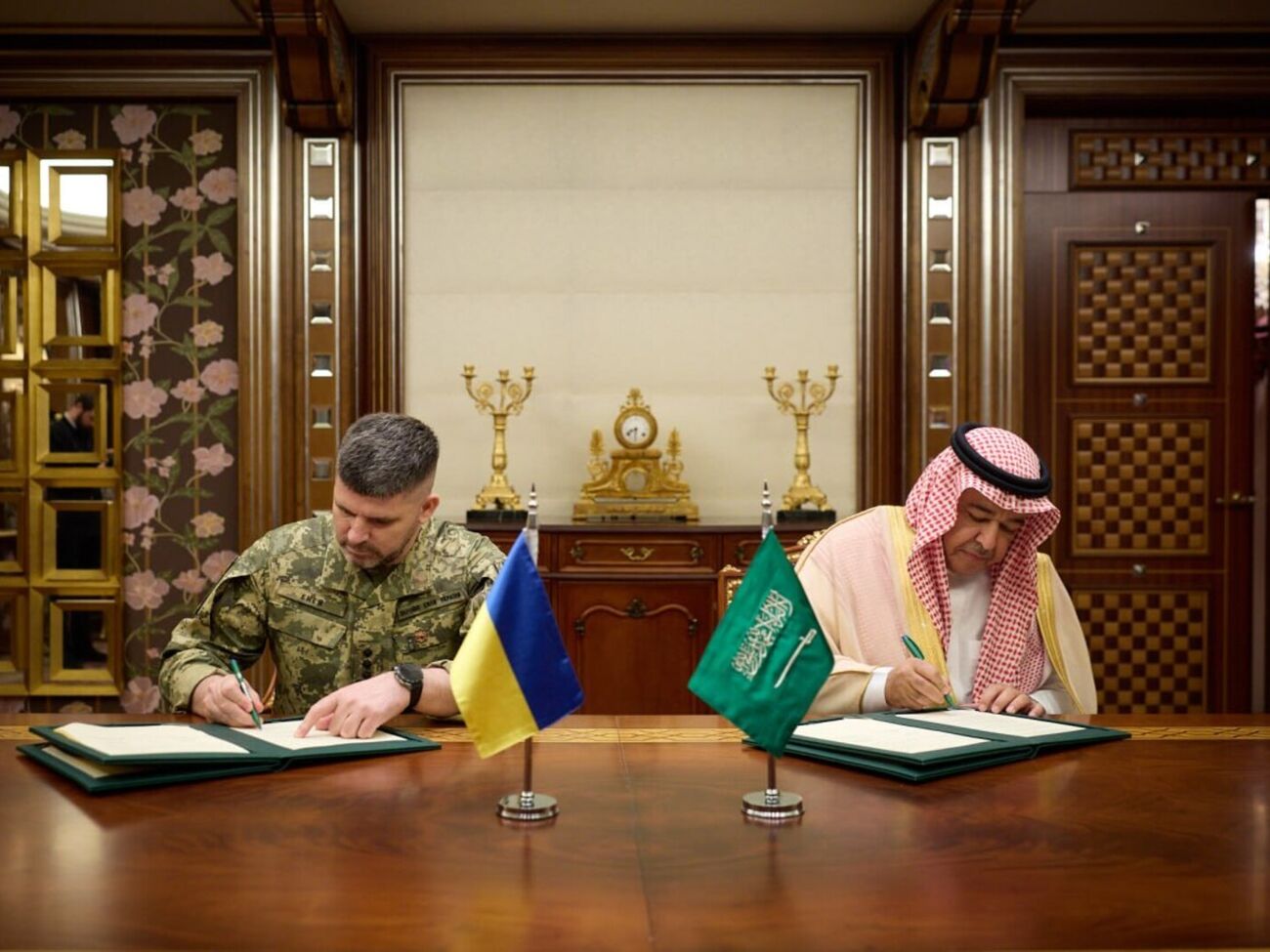 Угоду підписали між міністерствами оборони України й Саудівської Аравії