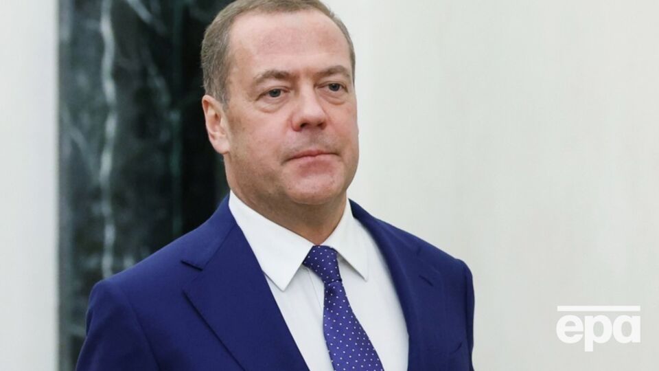 Медведєв заявив, що в армії РФ нібито вистачає контрактників