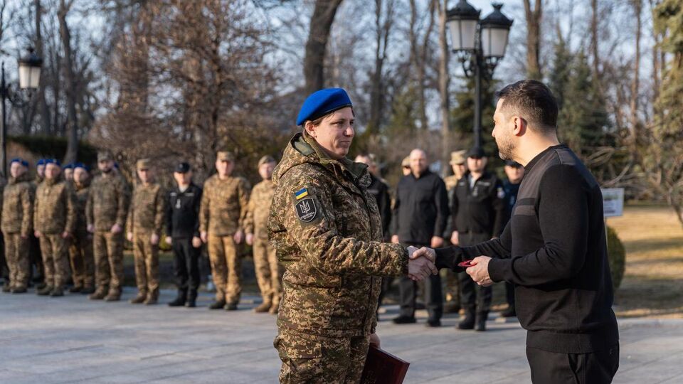 Военная была на позиции 42 дня в окружении оккупантов