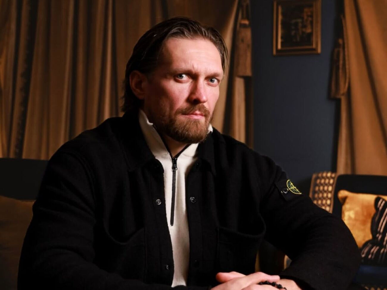 Усик уделяет большое внимание своему внешнему виду как на ринге, так и в обычной жизни