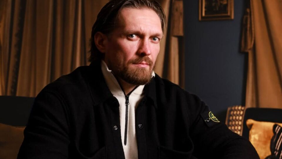 Усик приділяє велику увагу своєму зовнішньому вигляду як на рингу, так і у звичайному житті