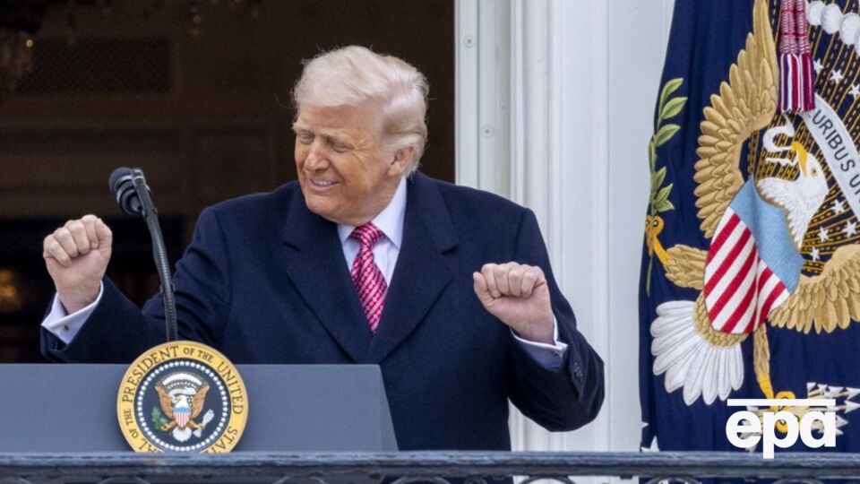 Трамп заявив, що США мають узяти Ормузьку протоку під контроль