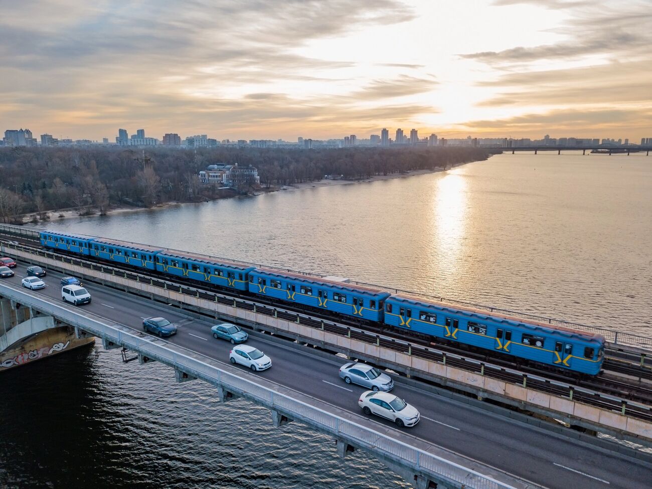 Поезда не едут на левый берег Киева