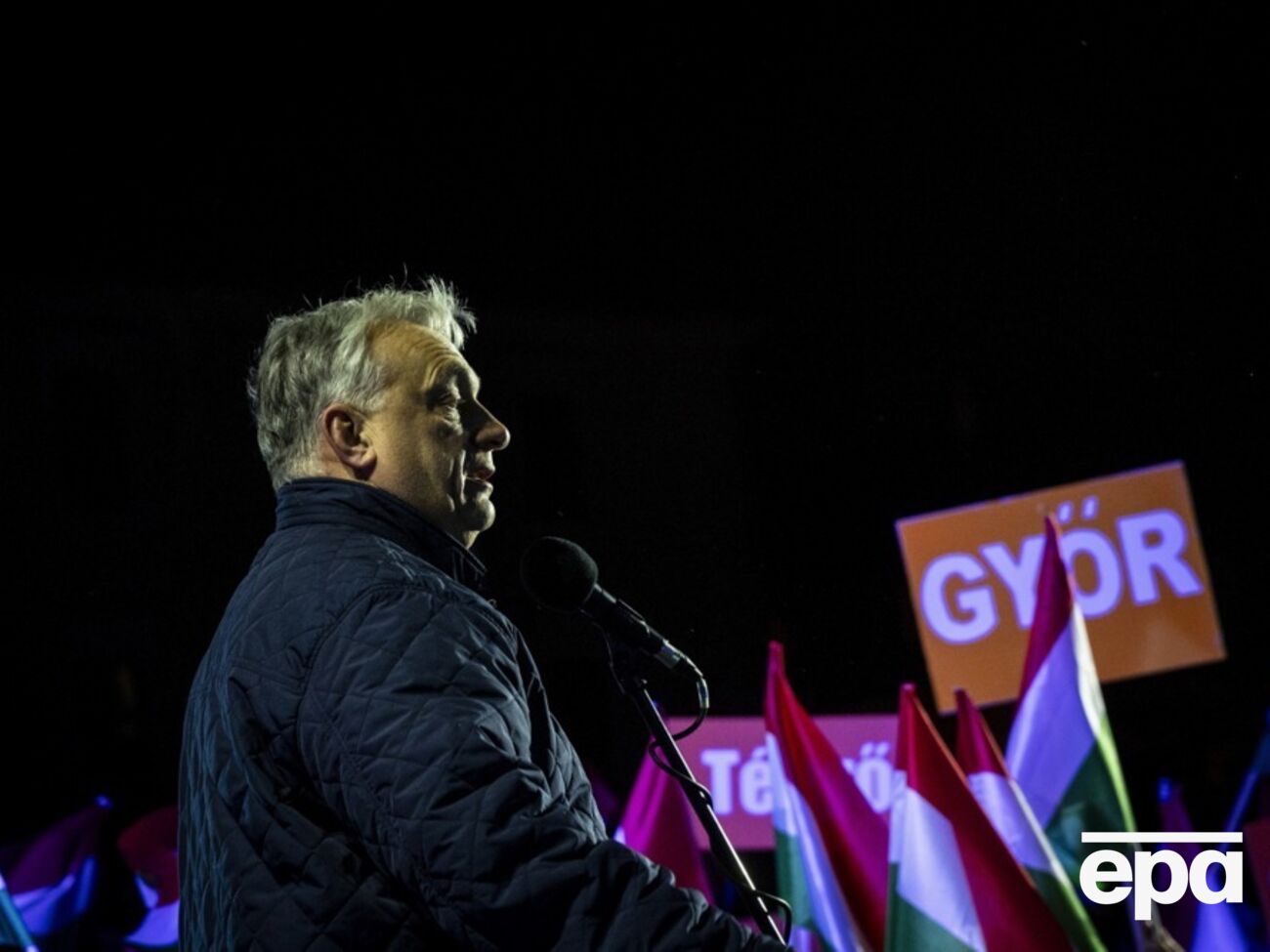 Орбан роздратовано відповідав на вигуки протестувальників, кажуть очевидці