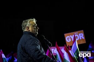 Орбан роздратовано відповідав на вигуки протестувальників, кажуть очевидці