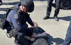 У задержанного изъяли пистолет с патронами и корпус гранаты