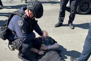 У задержанного изъяли пистолет с патронами и корпус гранаты