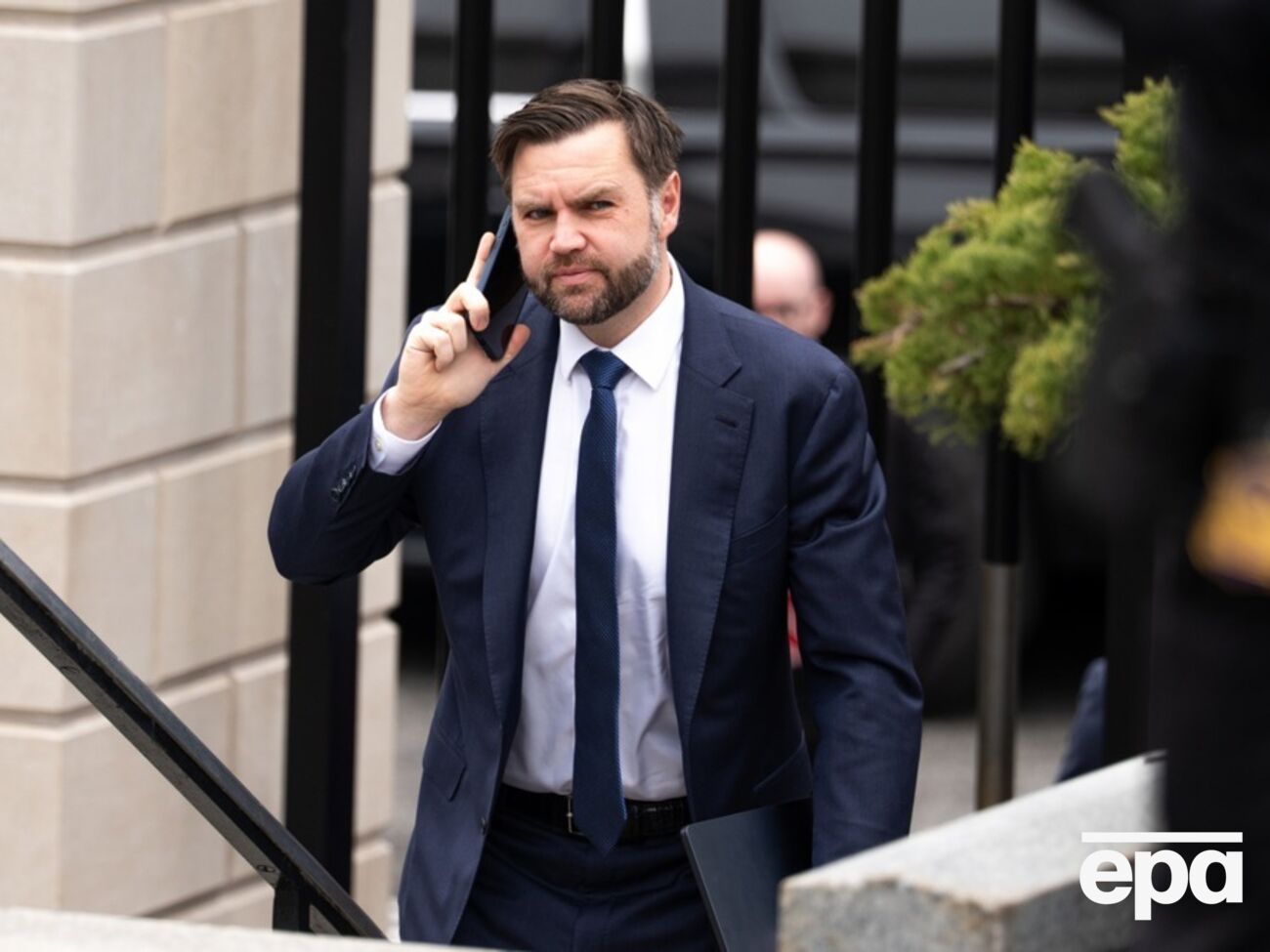 Вэнс сказал, что США, вероятно, скоро выйдут из войны с Ираном