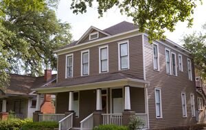 Многочисленные гости вечеринки разгромили дом