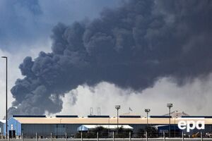 Дим здіймався над портом у Дубаї після ракетного удару Ірану