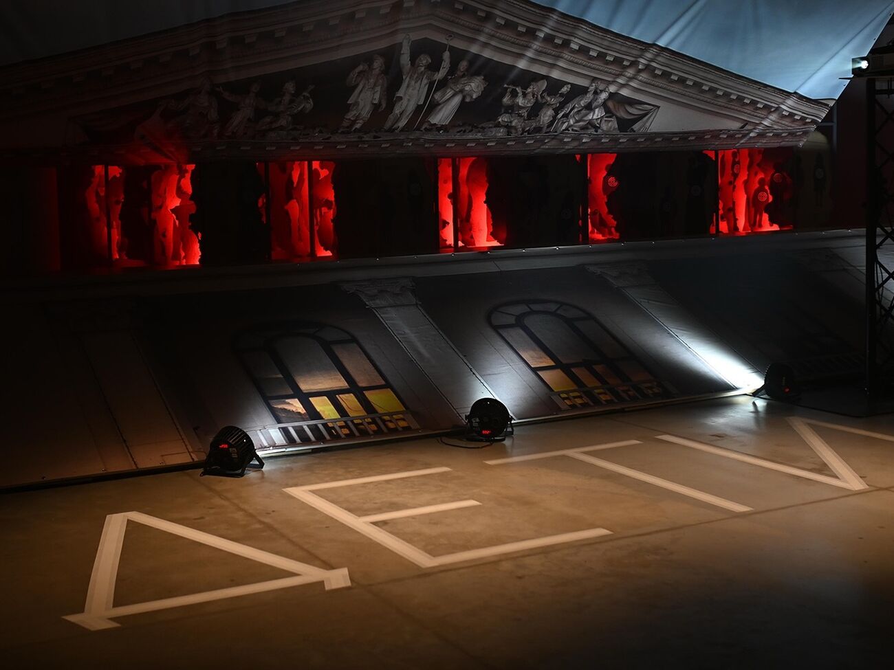 Выставка является доказательством преимущества искусства над новостями, отметил директор Музея Второй мировой войны в Гданьске