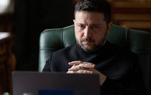 По словам Зеленского, Украина получила сигналы от партнеров о сокращении ударов по РФ