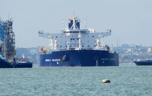 Нефти, доставленной танкером на Кубу, хватит на несколько недель