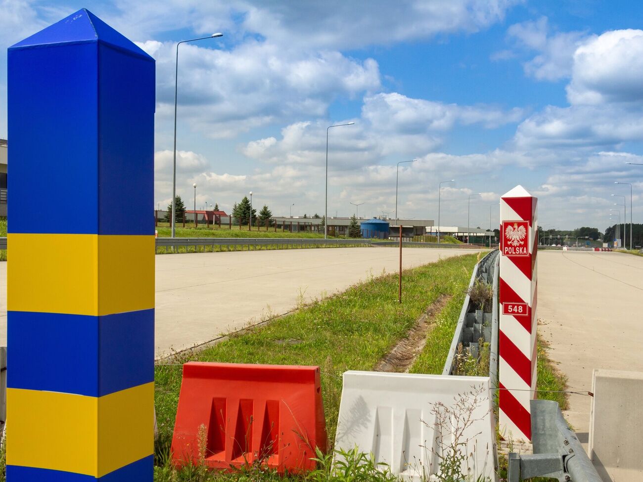 Решение о барьере было принято из-за угрозы со стороны РФ и нелегальной миграции