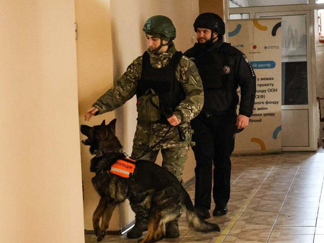 Поліція перевіряє повідомлення про мінування