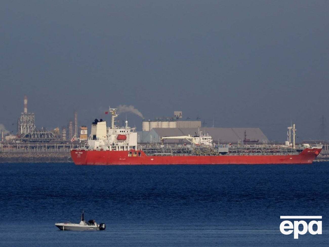 Танкер Boracay, который французские военные задерживали в сентябре, переименовали в Phoenix, и он сейчас ходит под российским флагом