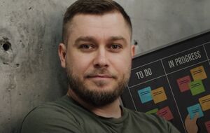 Трамп звів принца Саудівської Аравії до рівня ескорту. Не думав він, що доведеться цілувати Трампа у сраку