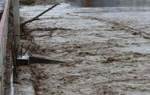 Обрушились мосты, затоплены дома. В Чечне и Дагестане мощное наводнение, власти объявили режим ЧС