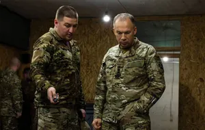 Сырский на выездном совещании с командным составом органов военного управления во время поездки на покровское направление