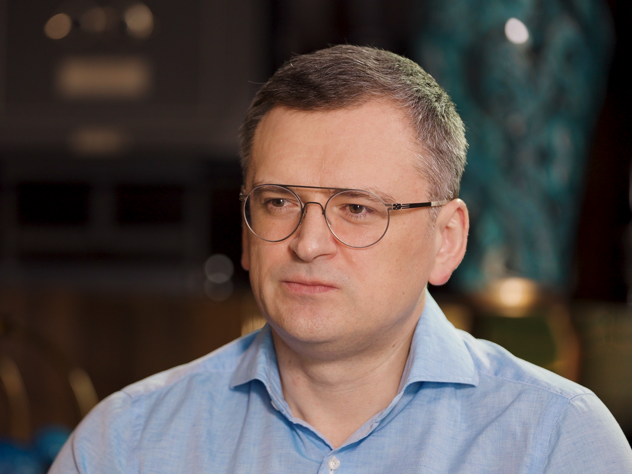 Кулеба: По моему мнению, в Украине нужно срочно проводить и президентские, и парламентские выборы