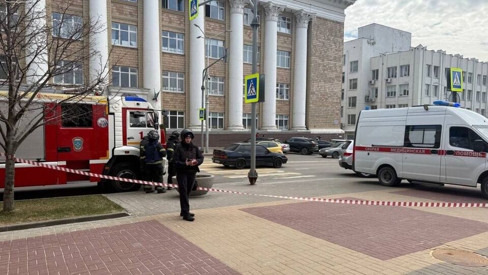У будівлі пошкоджені фасад і скління