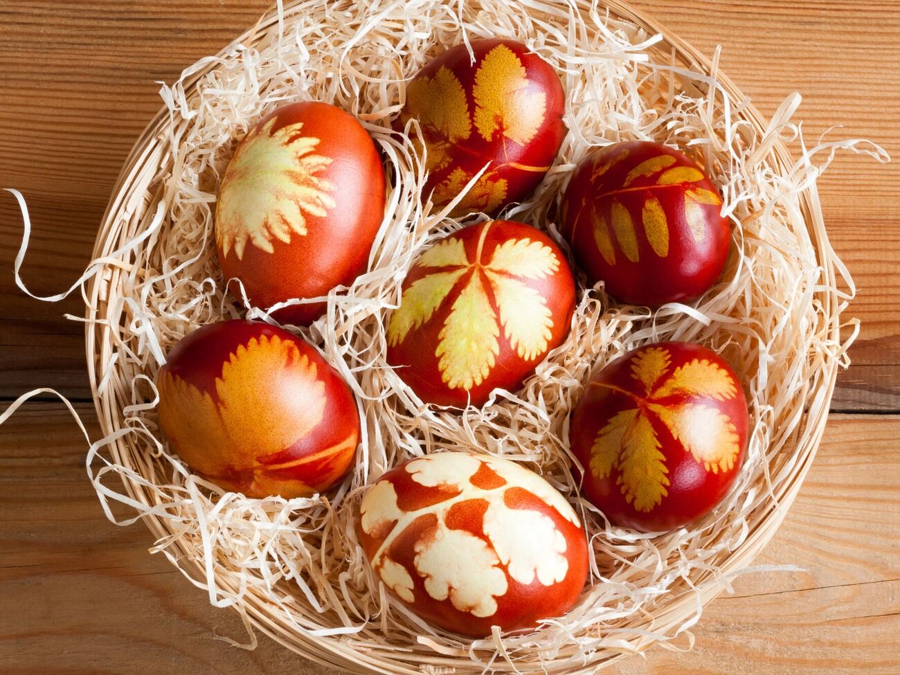 Пофарбовані яйця змастіть олією для блиску