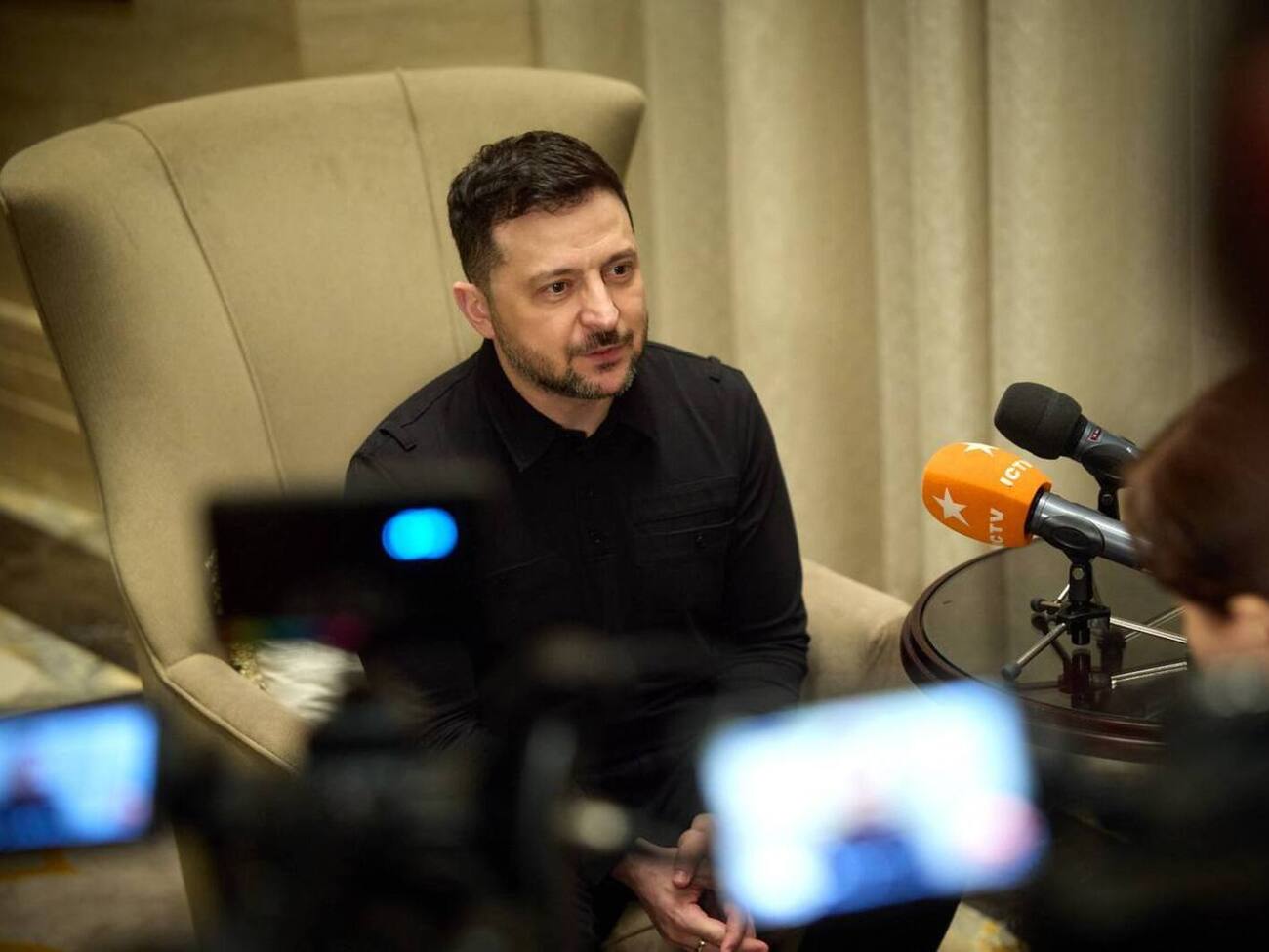 Зеленский сообщил о запланированном на 1 апреля видеоразговоре украинской переговорной делегации с американской стороной
