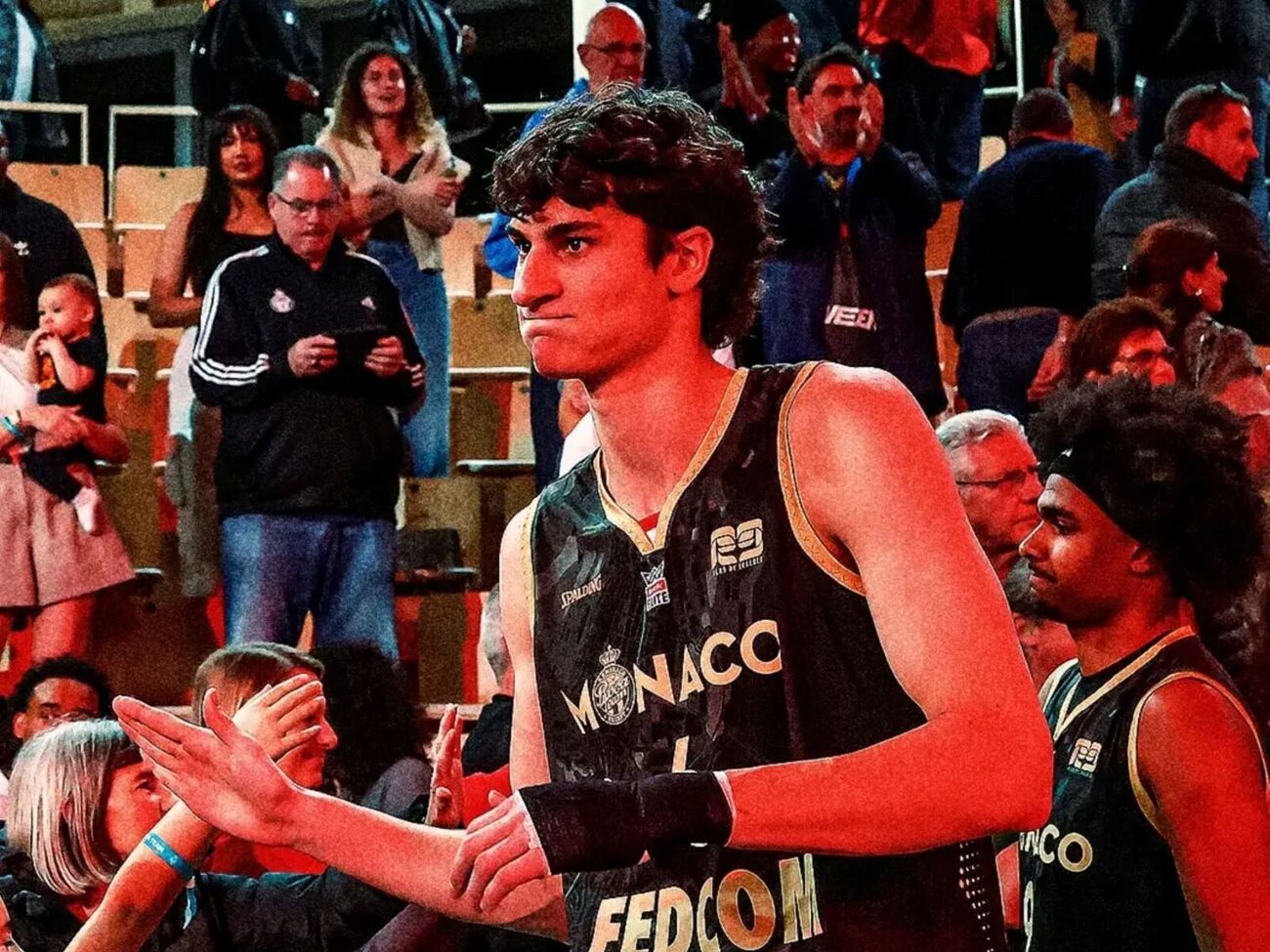 Рост Максима Кличко – 2 м 18 см