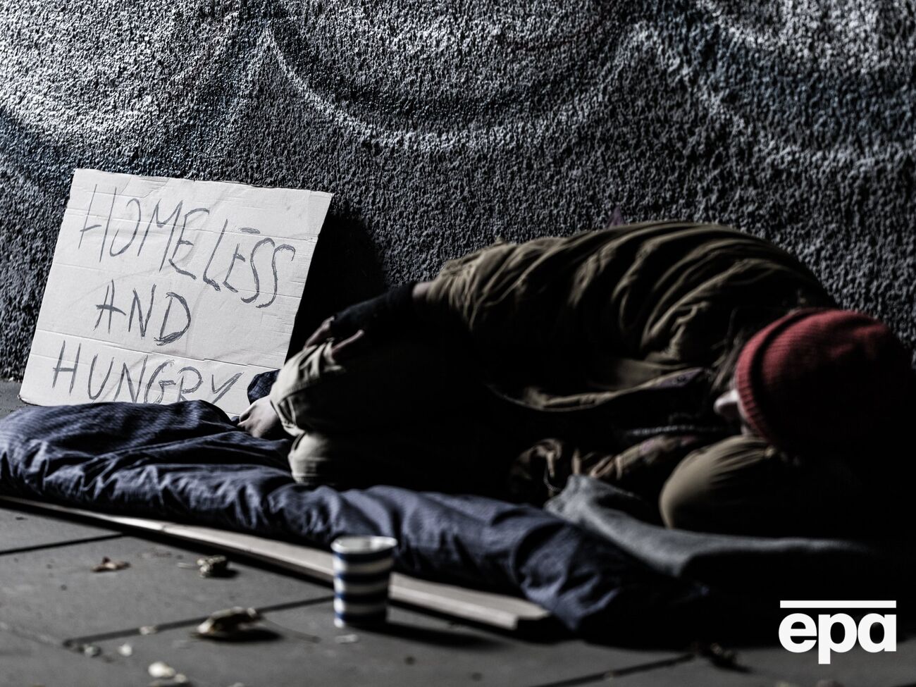 Чоловік спав біля притулку для бездомних у Гонолулу, коли його помилково заарештували у травні 2017 року