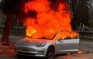 Повреждены дома, магазины и транспорт