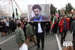 Моджтаба Хаменеи считается влиятельной, но непубличной фигурой, которая долгое время действовала в тени своего отца, аятоллы Али Хаменеи