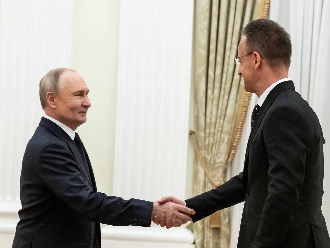 Під час зустрічі Сійярто з Путіним було оголошено про звільнення двох військовополонених, які нібито мають угорське громадянство