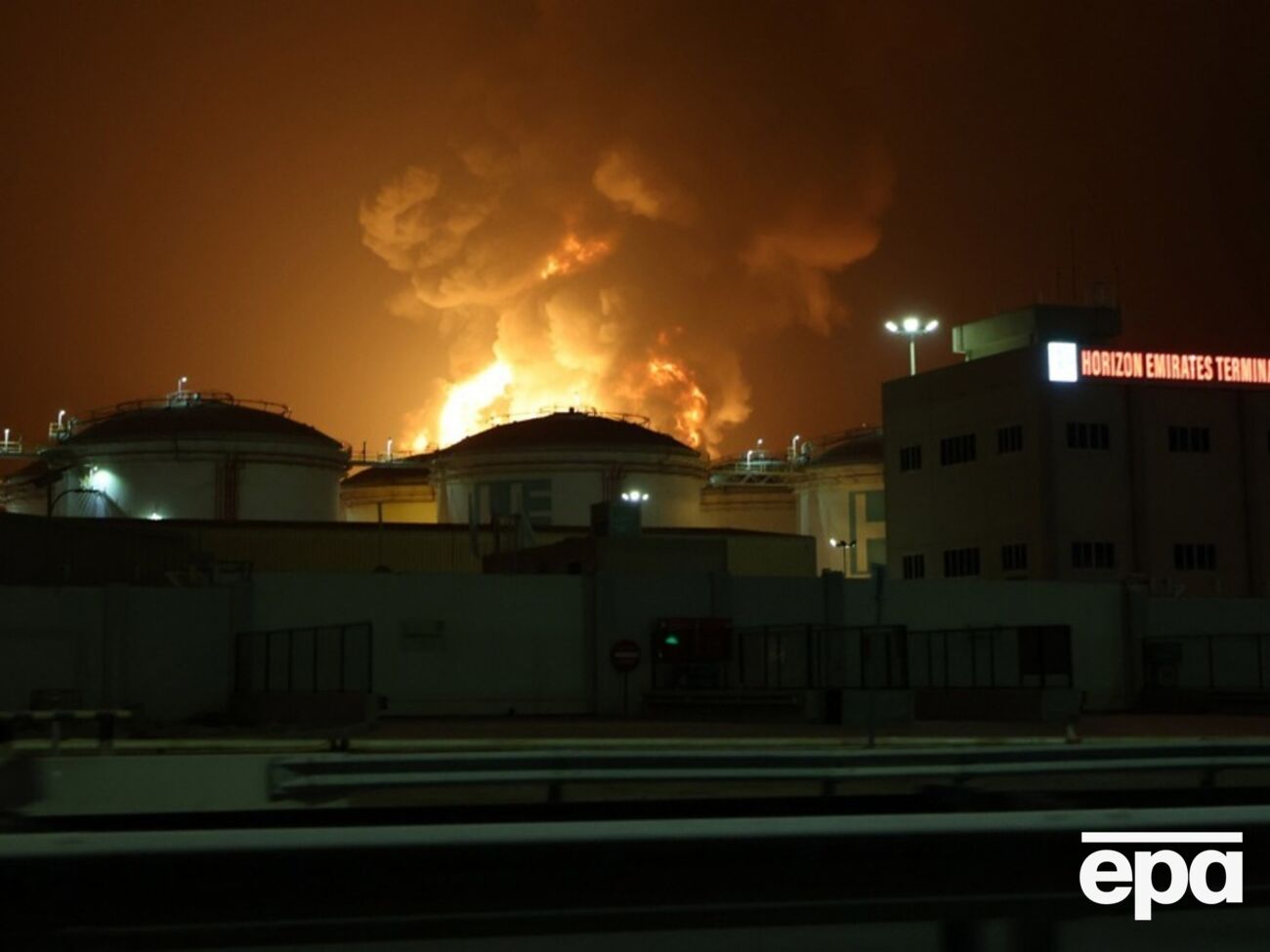 4 березня у Фуджейрі (ОАЕ) почалася пожежа на нафтовому комплексі через уламки перехопленого дрона