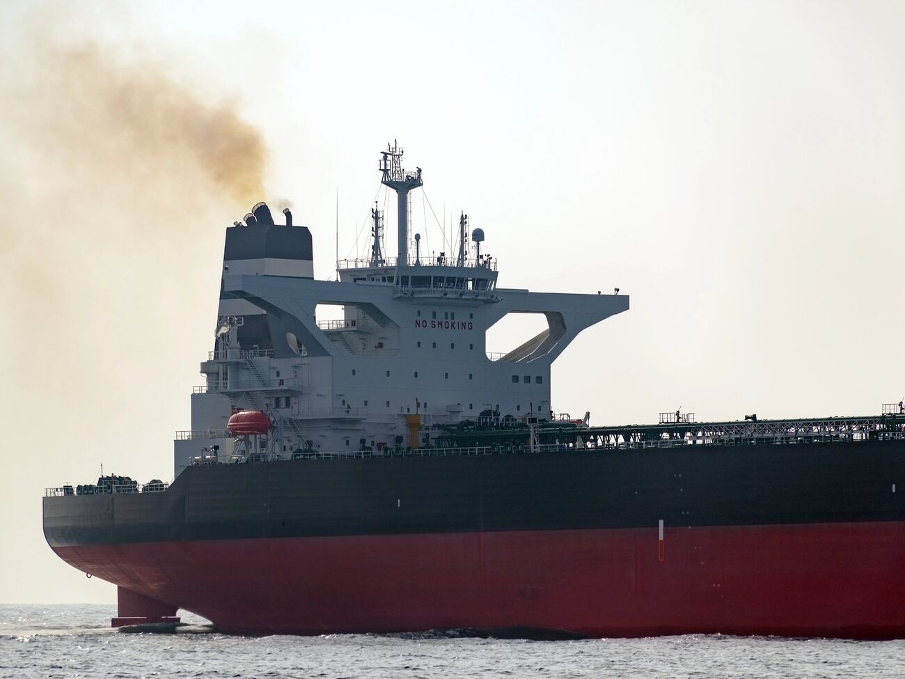 Разрешение минфина США покупать российскую нефть касается только операций с нефтью, которая уже находится в море