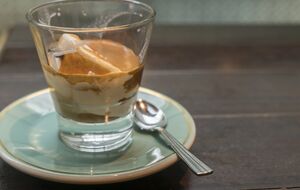 Одним з інгредієнтів десерту є кава