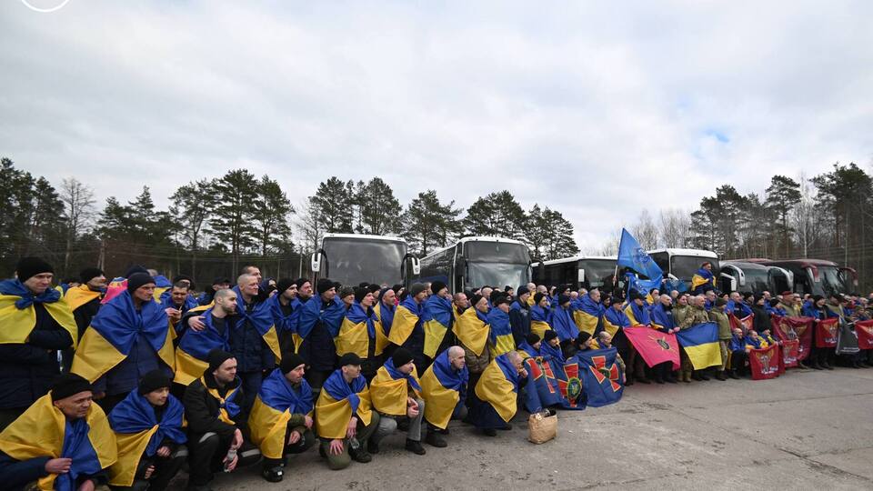 Найстаршому звільненому з полону військовому – 60 років, наймолодшому – 26, у полон він потрапив у 22-річному віці