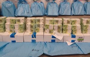 В "Ощадбанку" пояснили, що з початку війни іноземну валюту й банківські метали перевозять лише наземно