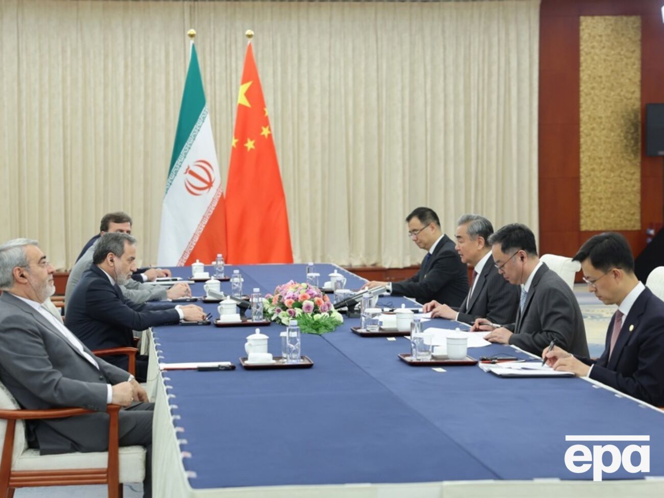 За даними CNN, Китай, імовірно, готується надати Ірану фінансову й військову допомогу