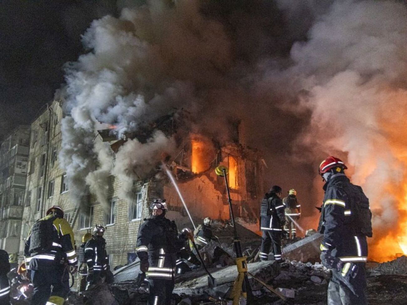 В Харькове ракета попала в жилой дом