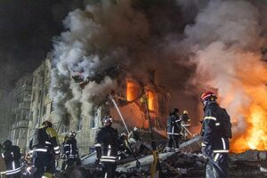 В Харькове ракета попала в жилой дом