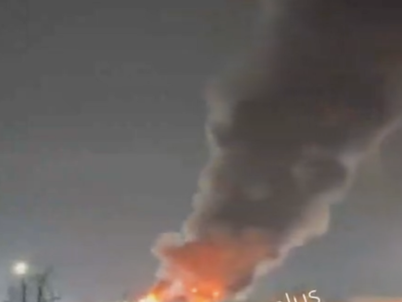 Пожар возник на нефтебазе в российском Армавире