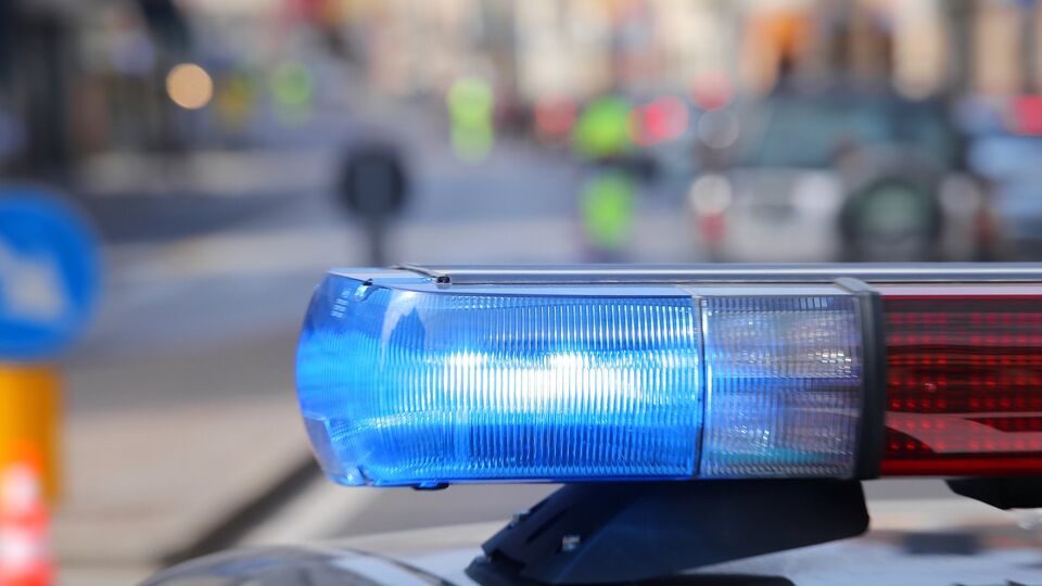 Полицейские принимают меры по задержанию стрелка