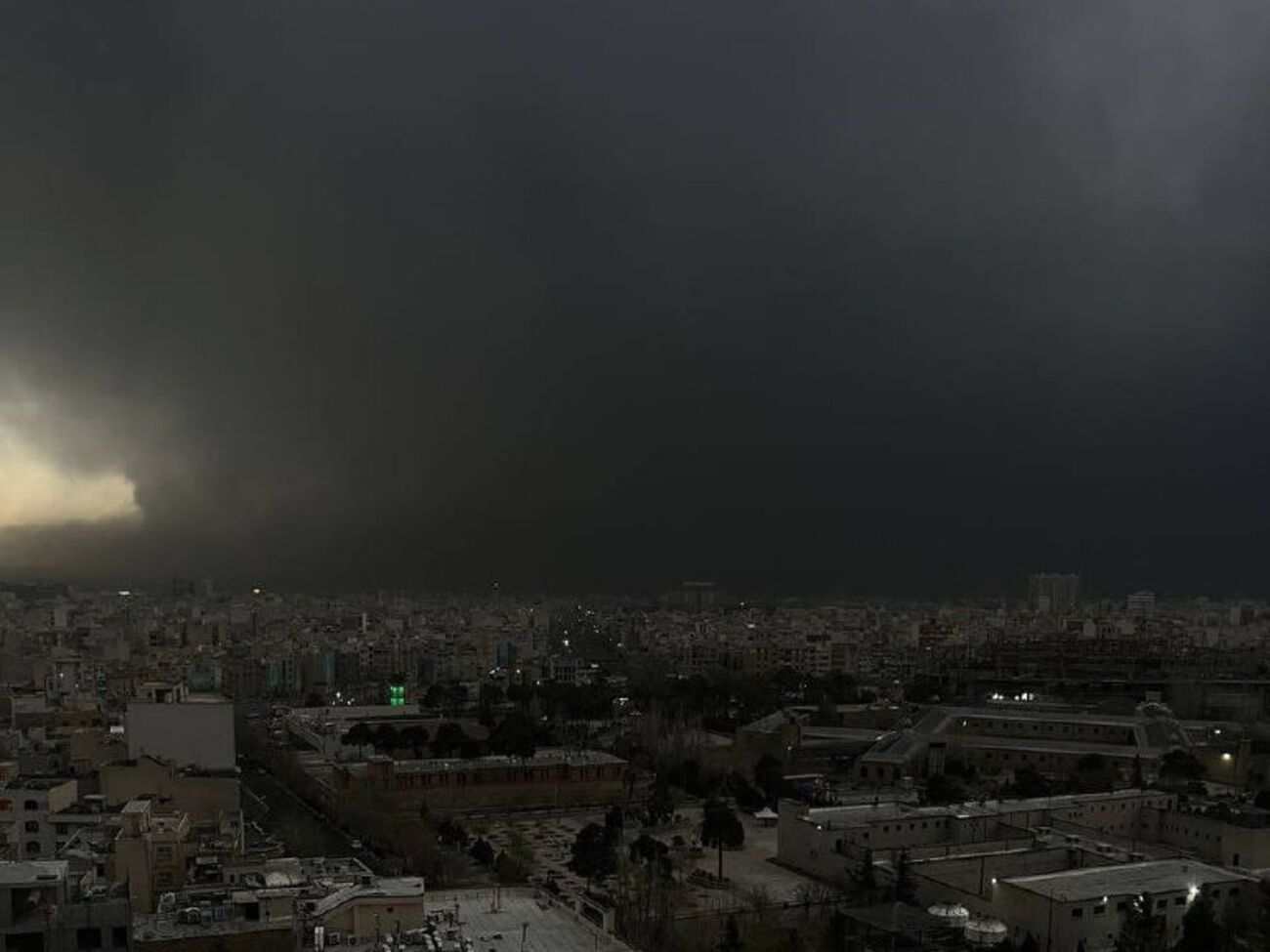 У мережі публікують фото екстремальних опадів